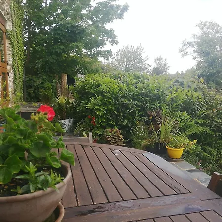 Casa De Piedra En Pequena Aldea De Ortigueira *