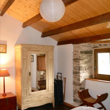 Casa De Piedra En Pequena Aldea De Ortigueira Neves (Ortigueira, A Coruna)