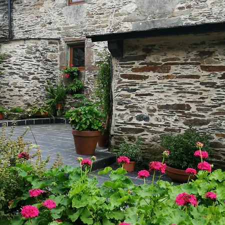 Casa De Piedra En Pequena Aldea De Ortigueira Neves (Ortigueira, A Coruna)