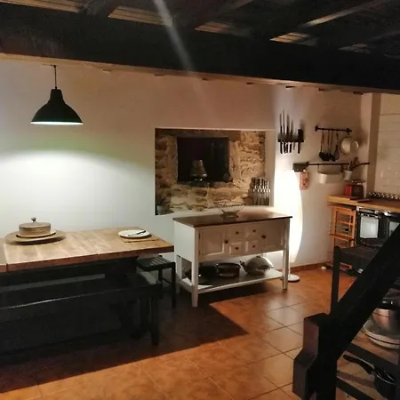 Casa De Piedra En Pequena Aldea De Ortigueira Neves (Ortigueira, A Coruna)
