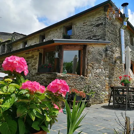Casa De Piedra En Pequena Aldea De Ortigueira Neves (Ortigueira, A Coruna)