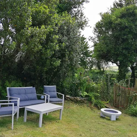 Casa De Piedra En Pequena Aldea De Ortigueira